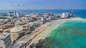 Vista aérea de Cancún y laguna